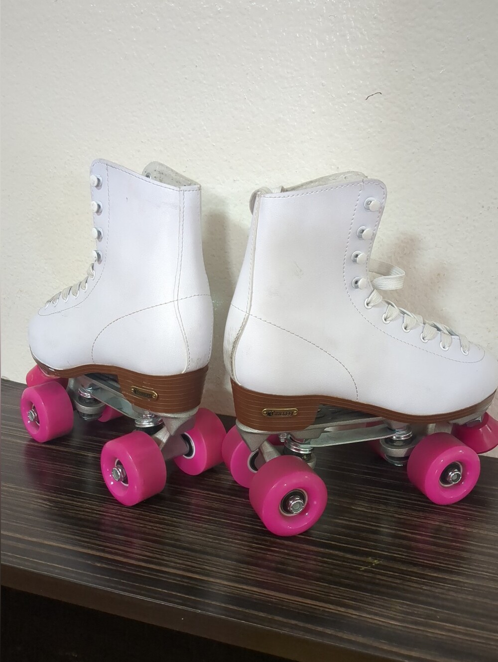 Chicago Skates White Roller Skates Women's White Pink Wheels